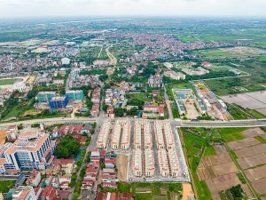 Nhà đầu tư đổ tiền mua gom bất động sản