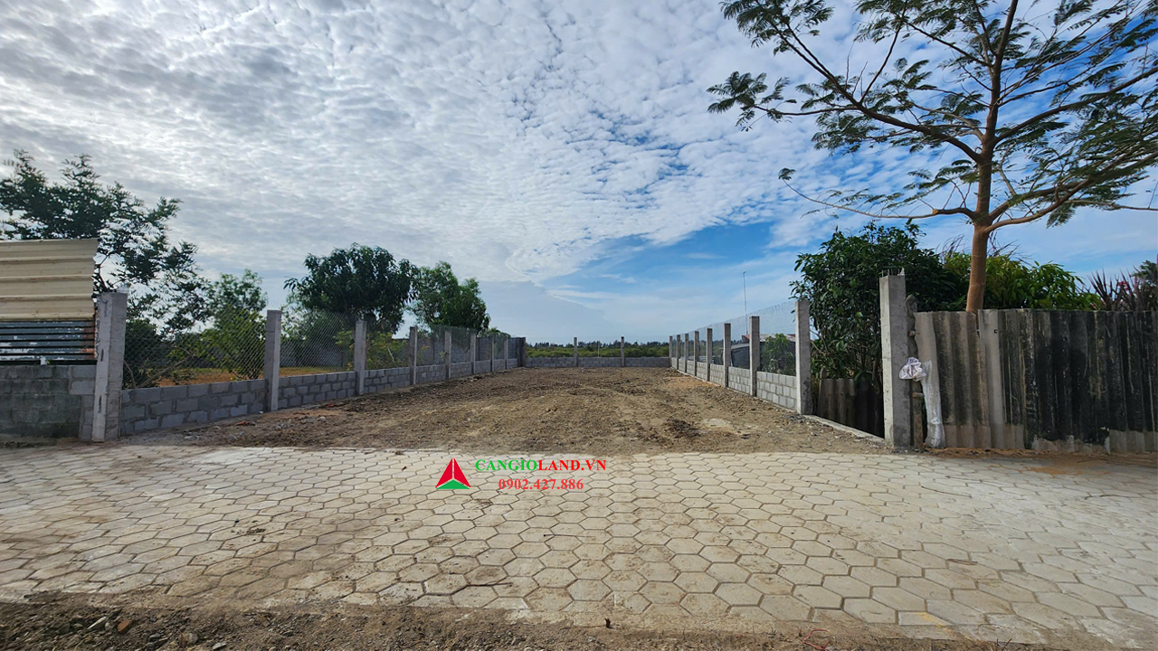 Bán đất mặt tiền đường Lương Văn Nho, xã Long Hòa, diện tích 200 m2