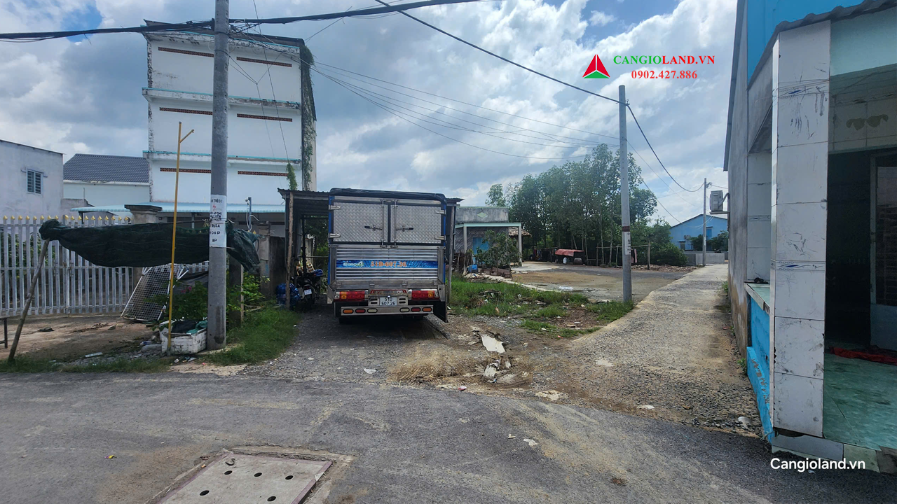 Bán đất góc 2 mặt tiền khu dân cư An Nghĩa, xã Bình Khánh, Cần Giờ. Diện tích 685m², có 315m² thổ cư, đường nhựa 16m, gần trường cấp 3. Liên hệ 0902.427.886 Sơn Trần.