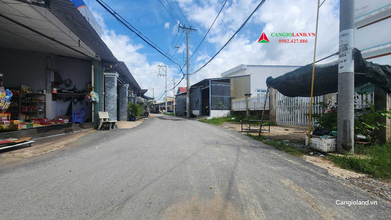 Bán đất góc 2 mặt tiền khu dân cư An Nghĩa, xã Bình Khánh, Cần Giờ. Diện tích 685m², có 315m² thổ cư, đường nhựa 16m, gần trường cấp 3. Liên hệ 0902.427.886 Sơn Trần.